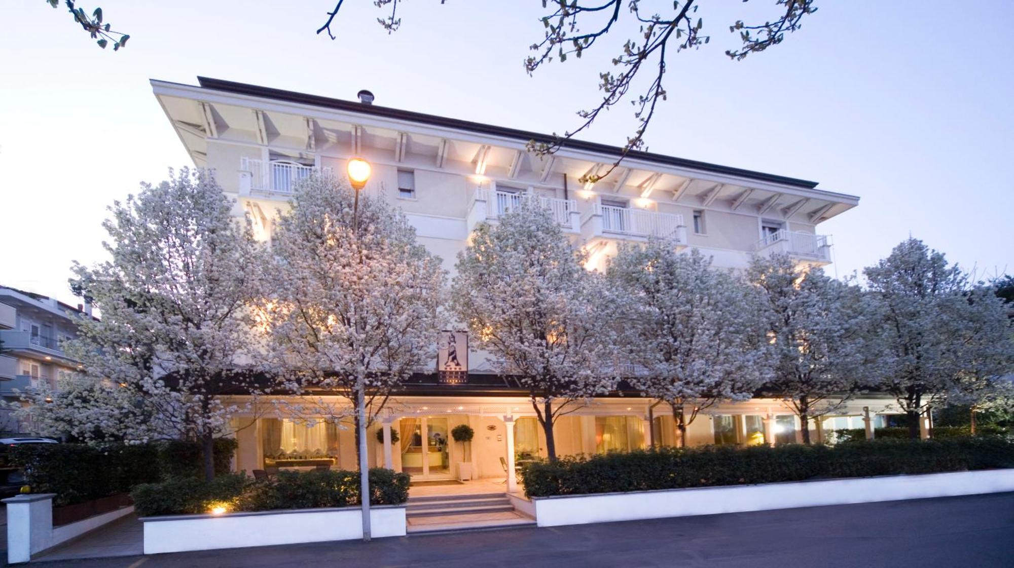 Hotel Maestrale Riccione Dış mekan fotoğraf