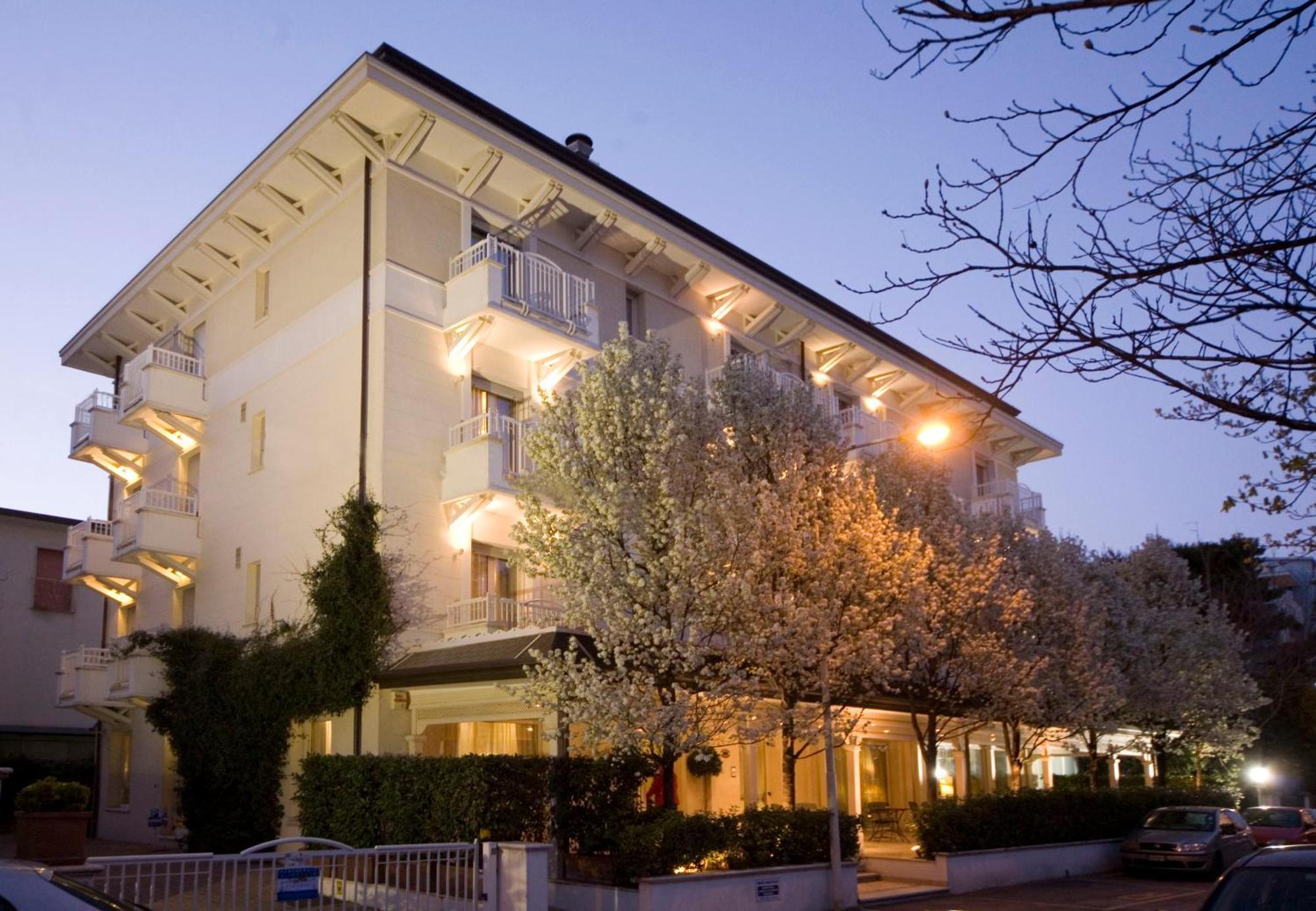 Hotel Maestrale Riccione Dış mekan fotoğraf